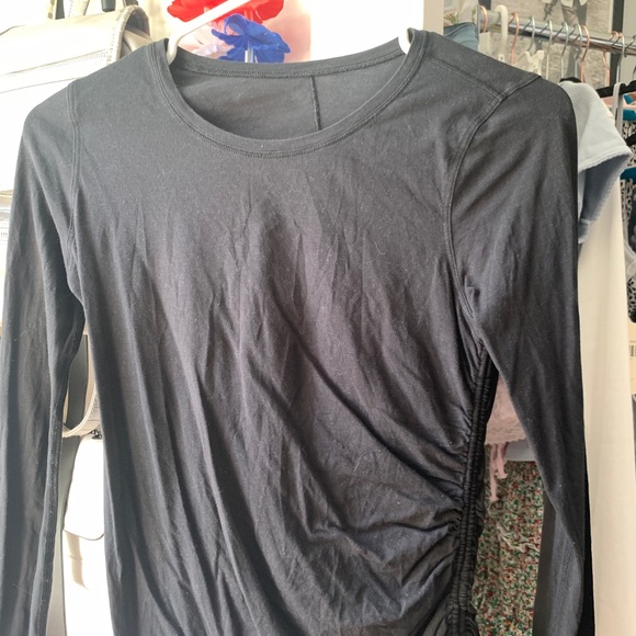 black lulu lemon shirt! - Picture 2 of 4